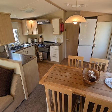 Red Squirrel Holiday Home In The Countryside, 10 Mins To Lligwy Beach Llandyfrydog Exterior photo