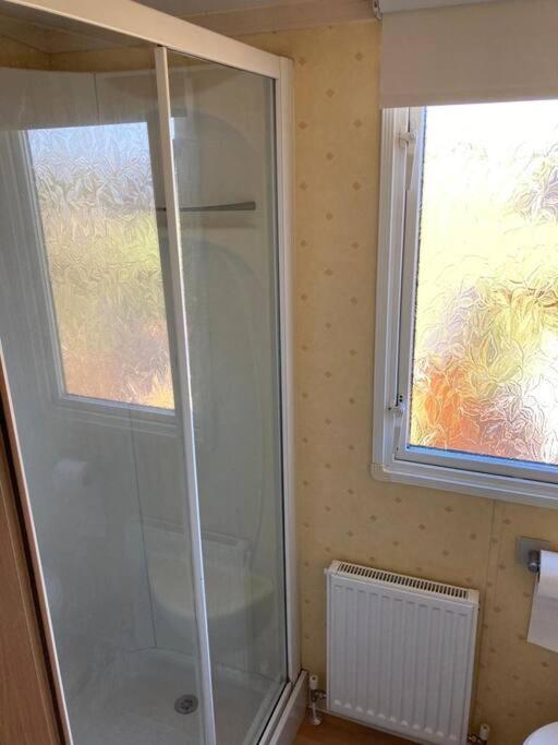 Red Squirrel Holiday Home In The Countryside, 10 Mins To Lligwy Beach Llandyfrydog Exterior photo